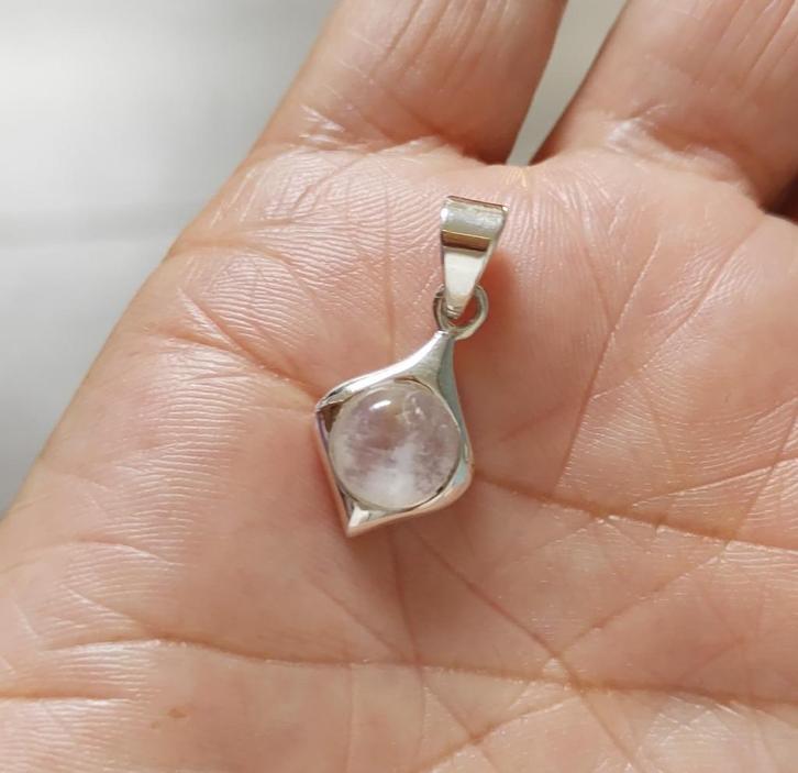 925 zilveren hanger met natuurlijke R. Maansteen, Sieraden, Tassen en Uiterlijk, Kettinghangers, Nieuw, Zilver, Wit, Met edelsteen