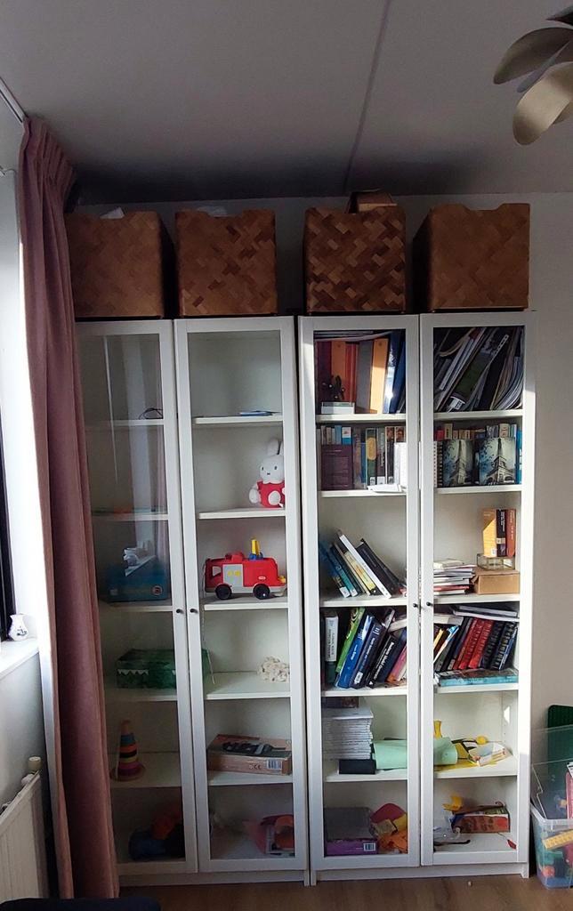 2x Witte Ikea Billy boekenkast met glazen deuren, Huis en Inrichting, Kasten | Boekenkasten, Gebruikt, 50 tot 100 cm, 200 cm of meer