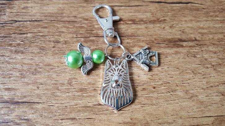 Sleutelhanger Zwitserse witte herder met beschermengeltje, Dieren en Toebehoren, Honden-accessoires, Nieuw, Verzenden