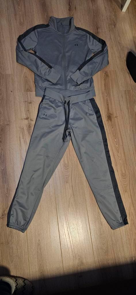 Under armour trainingspak jongen maat XS, Kinderen en Baby's, Kinderkleding | Schoenen en Sokken, Gebruikt, Jongen, Ophalen of Verzenden