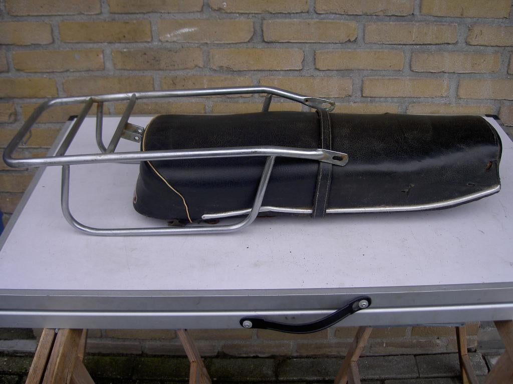 517 oud gebruikt zadel en bagagerek, Ophalen, Gebruikt, Zadel