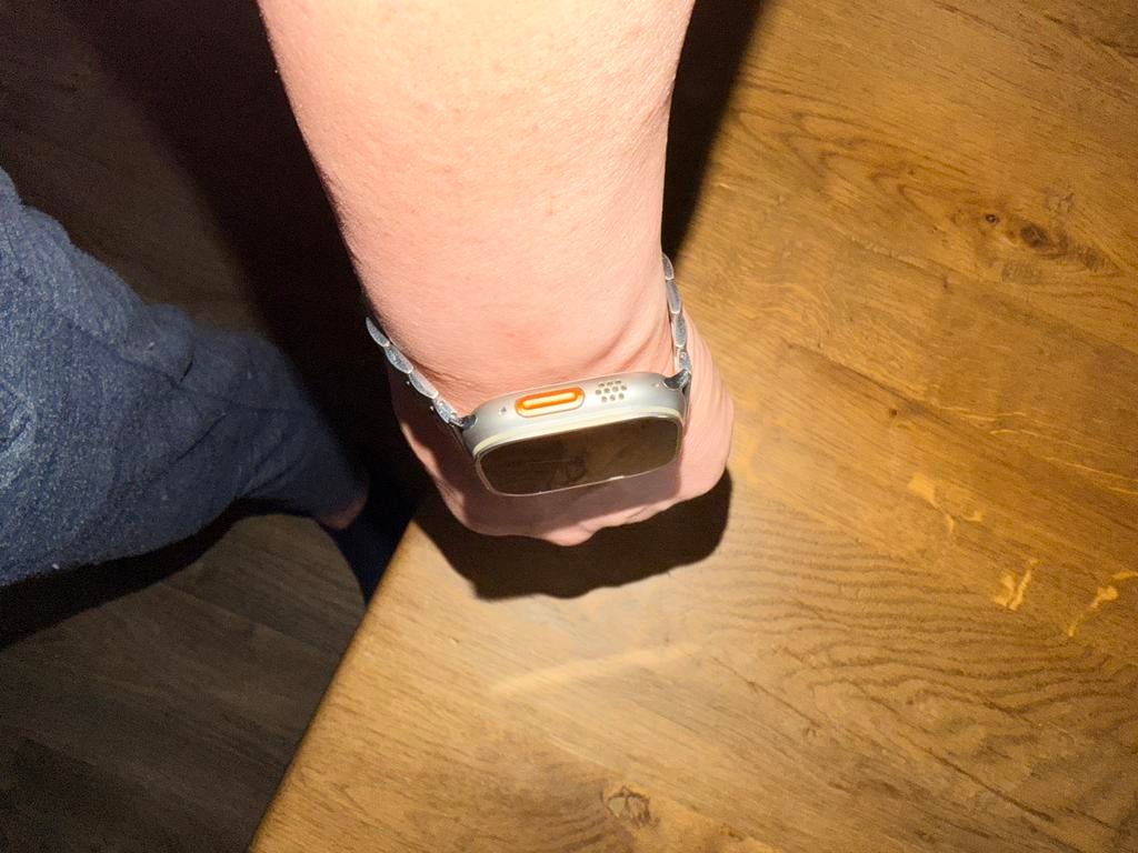 Apple Watch Ultra 1e Generatie - Stalen Band, Ophalen, IJzer of Staal, Zo goed als nieuw, 17 tot 18