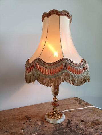 Antieke marmeren lamp met unieke kap 