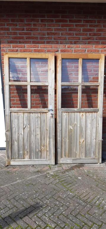 Dubbele houten deuren tuinhuis, blokhut, overkapping, schuur beschikbaar voor biedingen