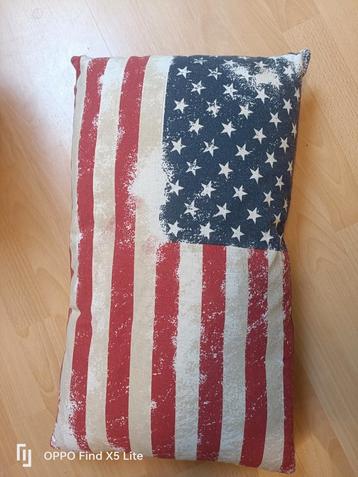 Kussen met Amerikaanse vlag beschikbaar voor biedingen