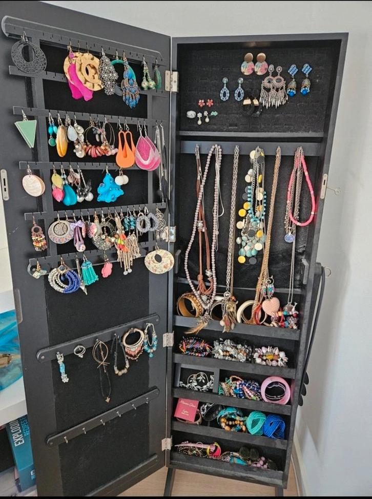 Sieradenkast met meer dan 100 sieraden!, Sieraden, Tassen en Uiterlijk, Armbanden, Gebruikt, Zilver, Zilver, Ophalen of Verzenden