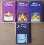 Mary Stewart - Merlijn trilogie & Dag van het Kwaad, Boeken, Ophalen of Verzenden, Gelezen, Mary Stewart