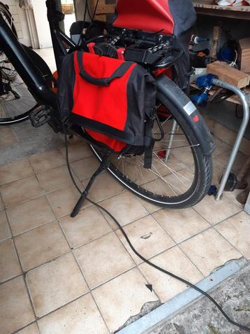 Rode enkele fietstas. NIEUW. beschikbaar voor biedingen