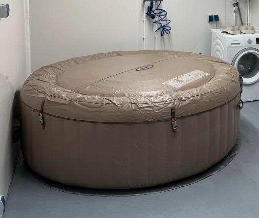 Intex PureSpa Bubble Massage 4 persoons, Tuin en Terras, Bubbelbaden en Hottubs, Zo goed als nieuw, Opblaasbaar, Afdekzeil, Ophalen