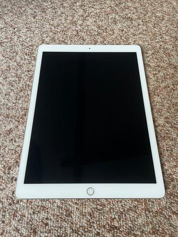 iPad Pro 12,9” 2017 256GB WiFi+4G Zilver + Cover beschikbaar voor biedingen