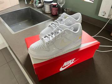 Nike Dunk Low Yellow Heart - 38,5 beschikbaar voor biedingen