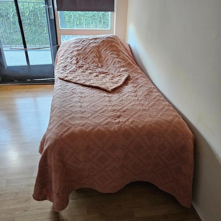 ZGAN Bedsprei/ sierkussen  (licht Terra), Huis en Inrichting, Slaapkamer | Beddengoed, Zo goed als nieuw, Deken of Dekbed, Eenpersoons