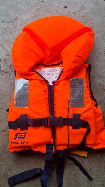 2x Reddingsvest beschikbaar voor biedingen
