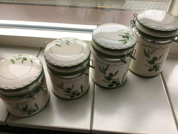 Setje Olijfpotten beschikbaar voor biedingen
