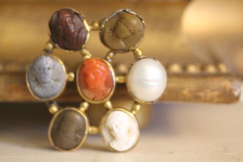Antieke Grand Tour camee lava bloedkoraal broche, Sieraden, Tassen en Uiterlijk, Antieke sieraden, Broche, Overige materialen