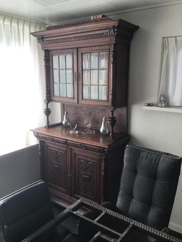 Henri Deux kast beschikbaar voor biedingen