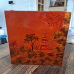 Chinese Lakdoos met mooie afbeelding 20x20x4 cm, Antiek en Kunst, Ophalen of Verzenden