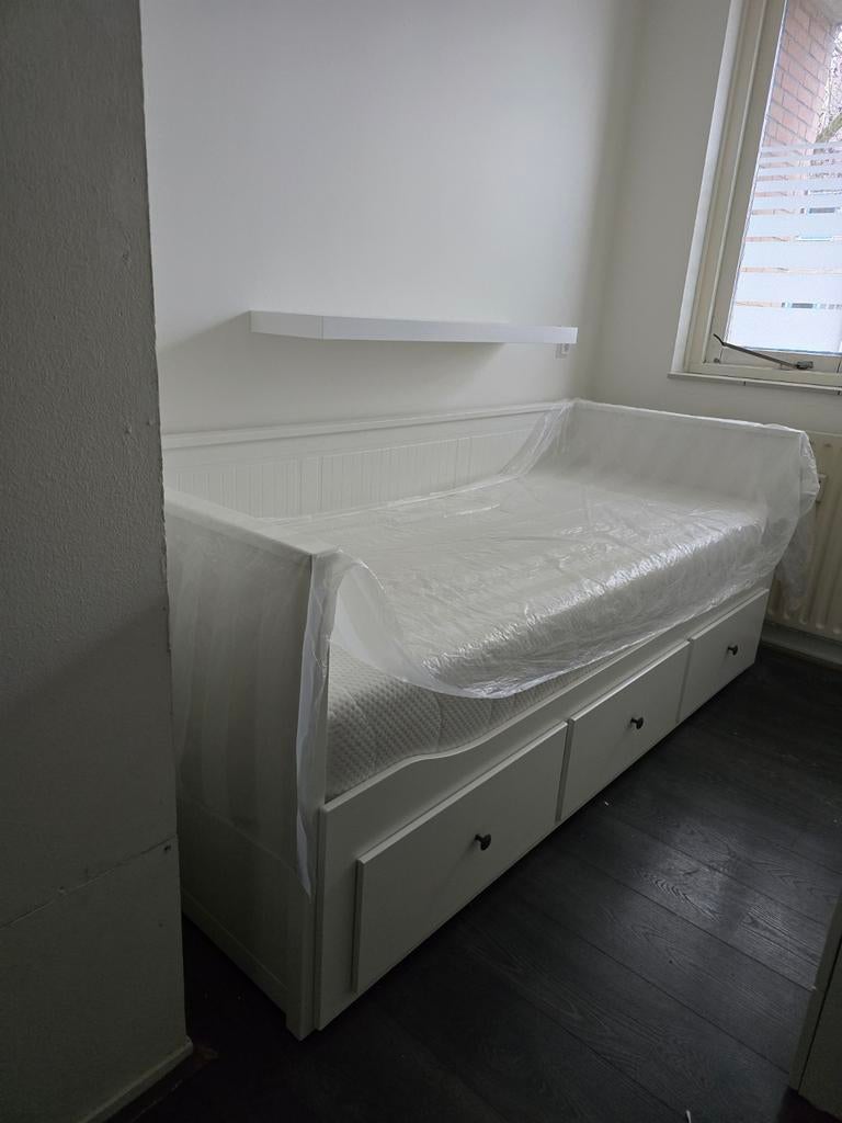 IKEA Bedbank + hoofdplank 1 jaar oud, Ophalen, 90 cm, Eenpersoons, Wit
