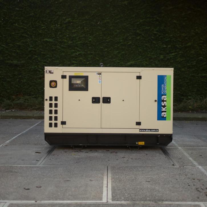 Cummins APD89C diesel aggregaat, Zakelijke goederen, Machines en Bouw | Aggregaten, Ophalen of Verzenden