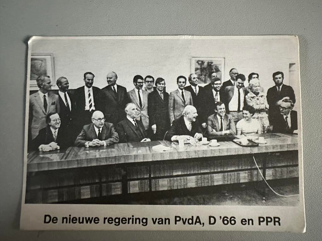 Oude foto van de Regering PvdA, D'66 en PPR, Ophalen of Verzenden