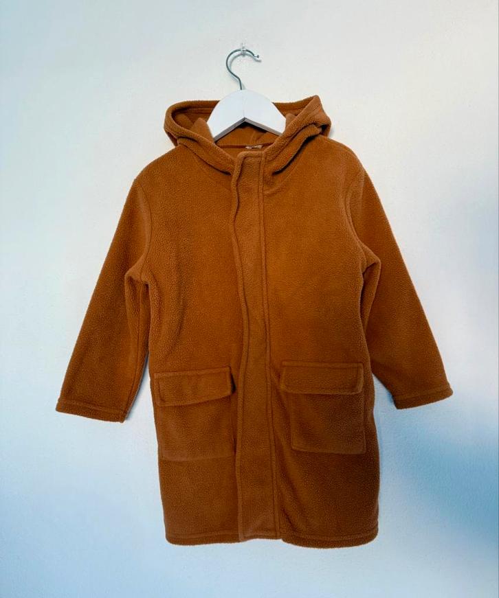 Fleece capuchon lang vest cognac camel lange warme jas 104, Kinderen en Baby's, Kinderkleding | Maat 104, Zo goed als nieuw, Jongen of Meisje