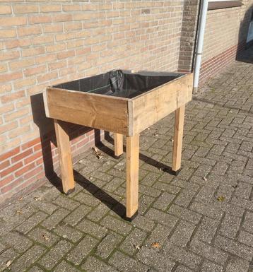 Kweekbak op poten beschikbaar voor biedingen
