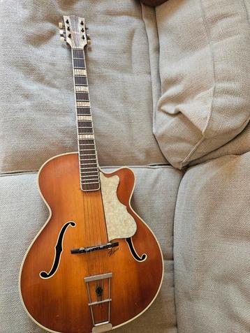 Hofner 456/S Archtop Gitaar - Vintage Duits Vakmanschap beschikbaar voor biedingen