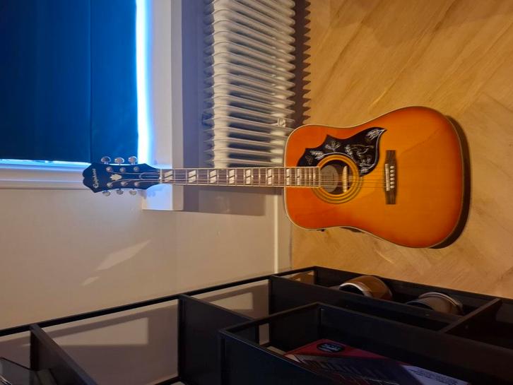 kapotte epiphone semi akoestische gitaar, Muziek en Instrumenten, Snaarinstrumenten | Gitaren | Akoestisch, Gebruikt, Western- of Steelstringgitaar