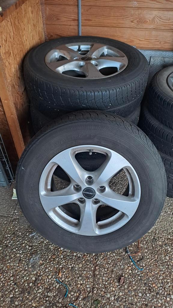 Hyundai Tucson Velgen met Banden 215/65R16, Auto-onderdelen, Banden en Velgen, Velg(en), Winterbanden, 16 inch, 215 mm, Personenwagen