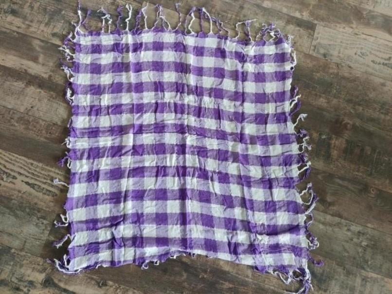 Vierkante sjaal - paars en wit, Kleding | Dames, Mutsen, Sjaals en Handschoenen, Ophalen of Verzenden, Zo goed als nieuw, Sjaal