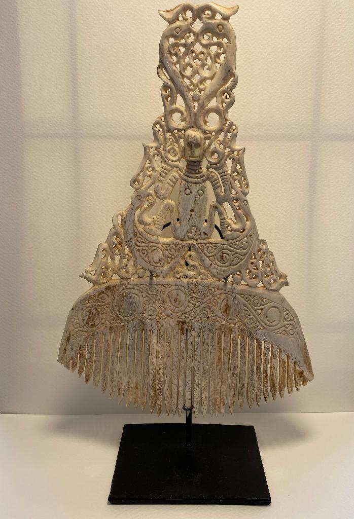 Niet westerse kunst, Tribale Haarkam, op stand, Indonesië, Antiek en Kunst, Kunst | Niet-Westerse kunst, Ophalen of Verzenden