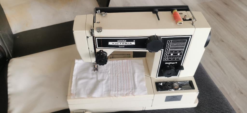 Naaimachine VICTORIA Detmold 128F Zo goed als nieuw, Hobby en Vrije tijd, Naaimachines en Toebehoren, Verzenden, Zo goed als nieuw
