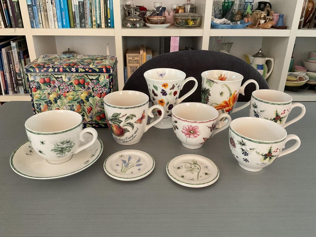 Janneke Brinkman porseleinen servies en blik, Gebruikt, Ophalen of Verzenden, Overige stijlen, Kop(pen) en/of Schotel(s)