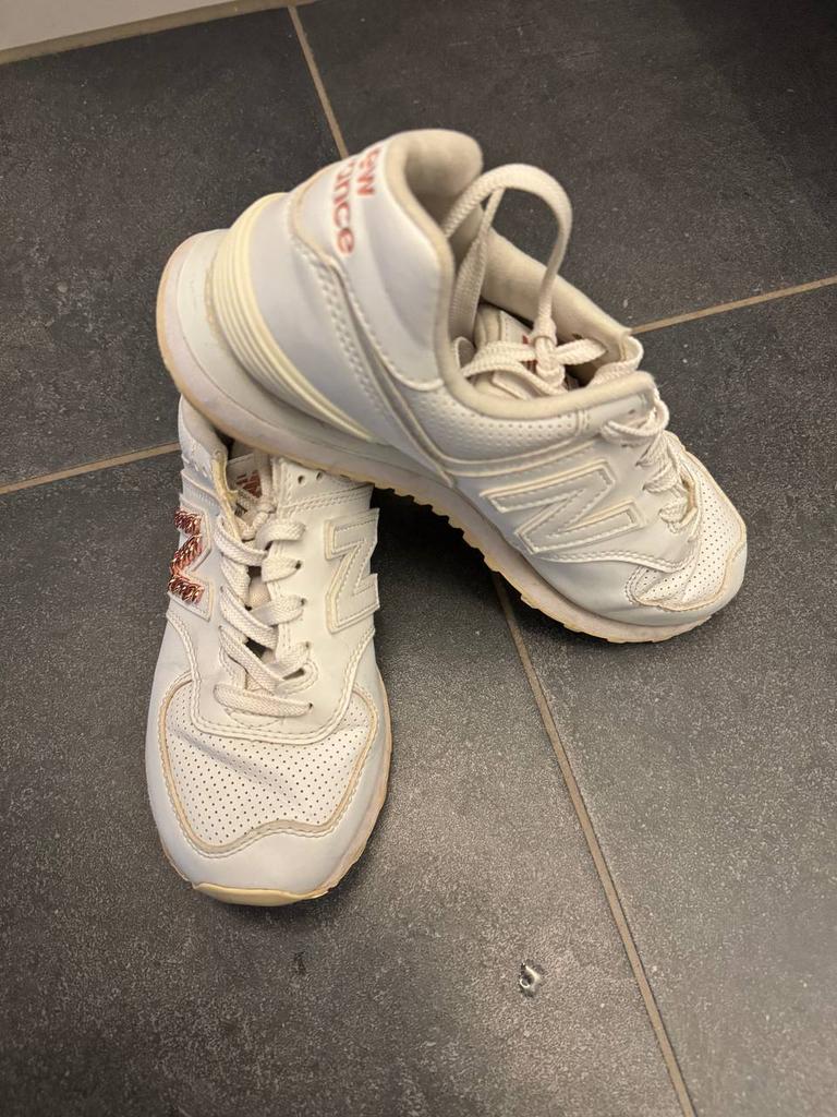 New Balance 574 Limited Edition Sneakers - Maat 39, Kleding | Dames, Schoenen, Wit, Ophalen of Verzenden, Sneakers of Gympen, Gedragen