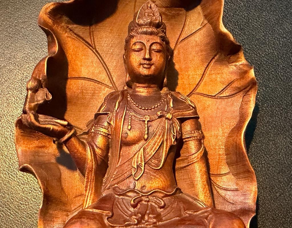 Hardhouten Guanyin op troon van bladeren, Ophalen of Verzenden