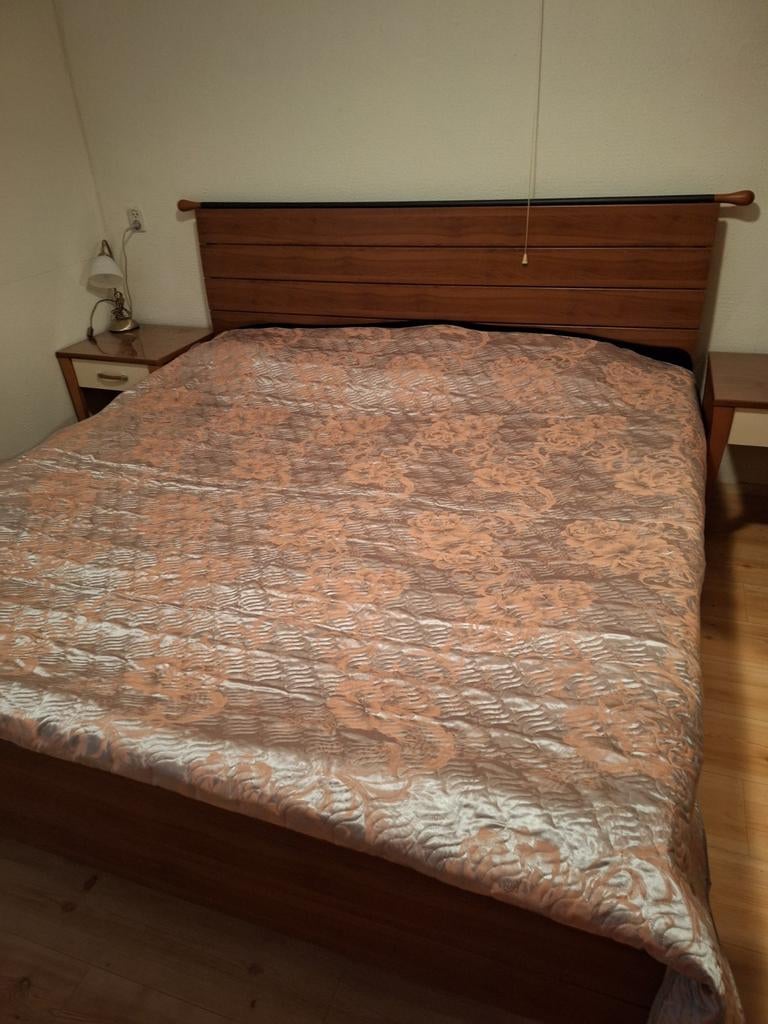 bed. Een handverstelbare lattenbodem die omhoog en omlaag ka, Huis en Inrichting, Ophalen of Verzenden, Tweepersoons