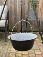 Driepoot kookstatief met hangende geëmailleerde ketel, Ophalen, Gebruikt