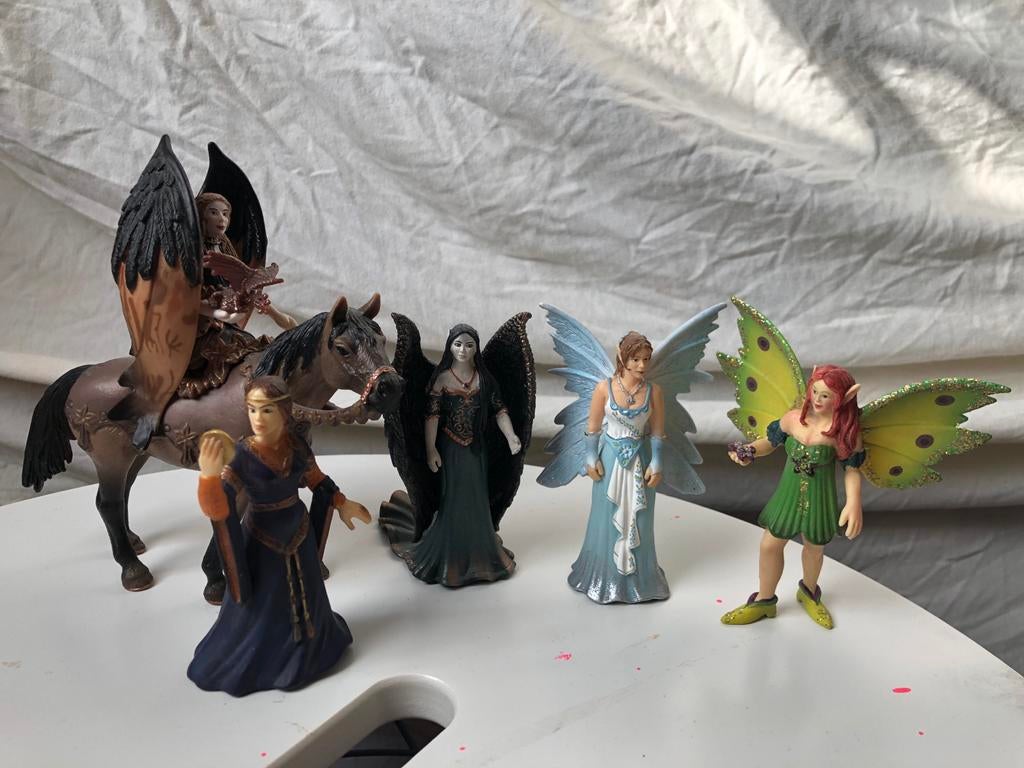 5 Schleich feeën, waarvan 1 te paard, Ophalen of Verzenden, Gebruikt