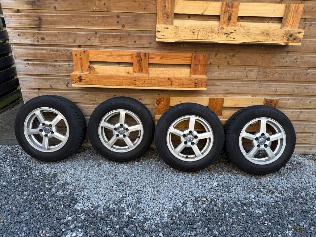 Volvo Ariane 15” met Continental winterbanden, Ophalen, 15 inch, Banden en Velgen, Winterbanden