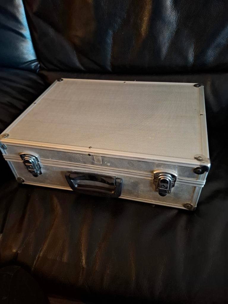Aluminium koffer, Ophalen