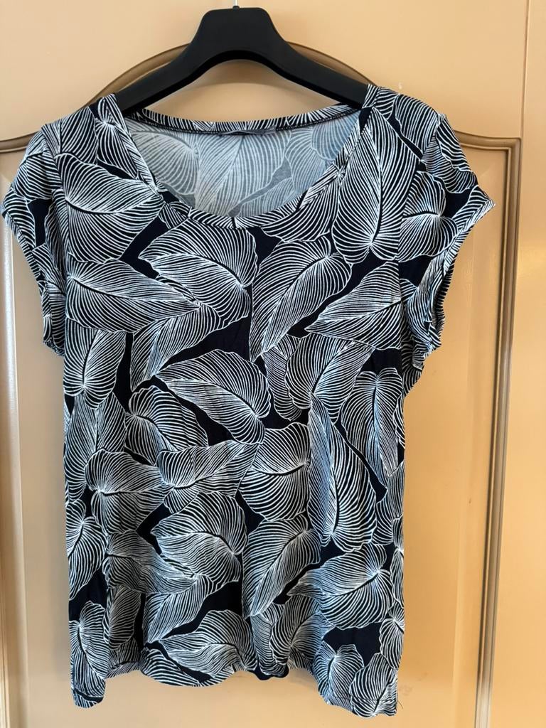 Mooi wit/zwart viscose shirt van Geisha maat 40 zgan, Kleding | Dames, T-shirts, Maat 38/40 (M), Wit, Ophalen of Verzenden, Zo goed als nieuw