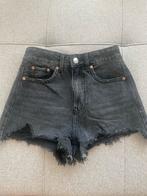 Stradivarius Jeans Short Maat 32 - Zwart Vintage Look, Kleding | Dames, Kort, Zwart, Ophalen of Verzenden, Maat 34 (XS) of kleiner