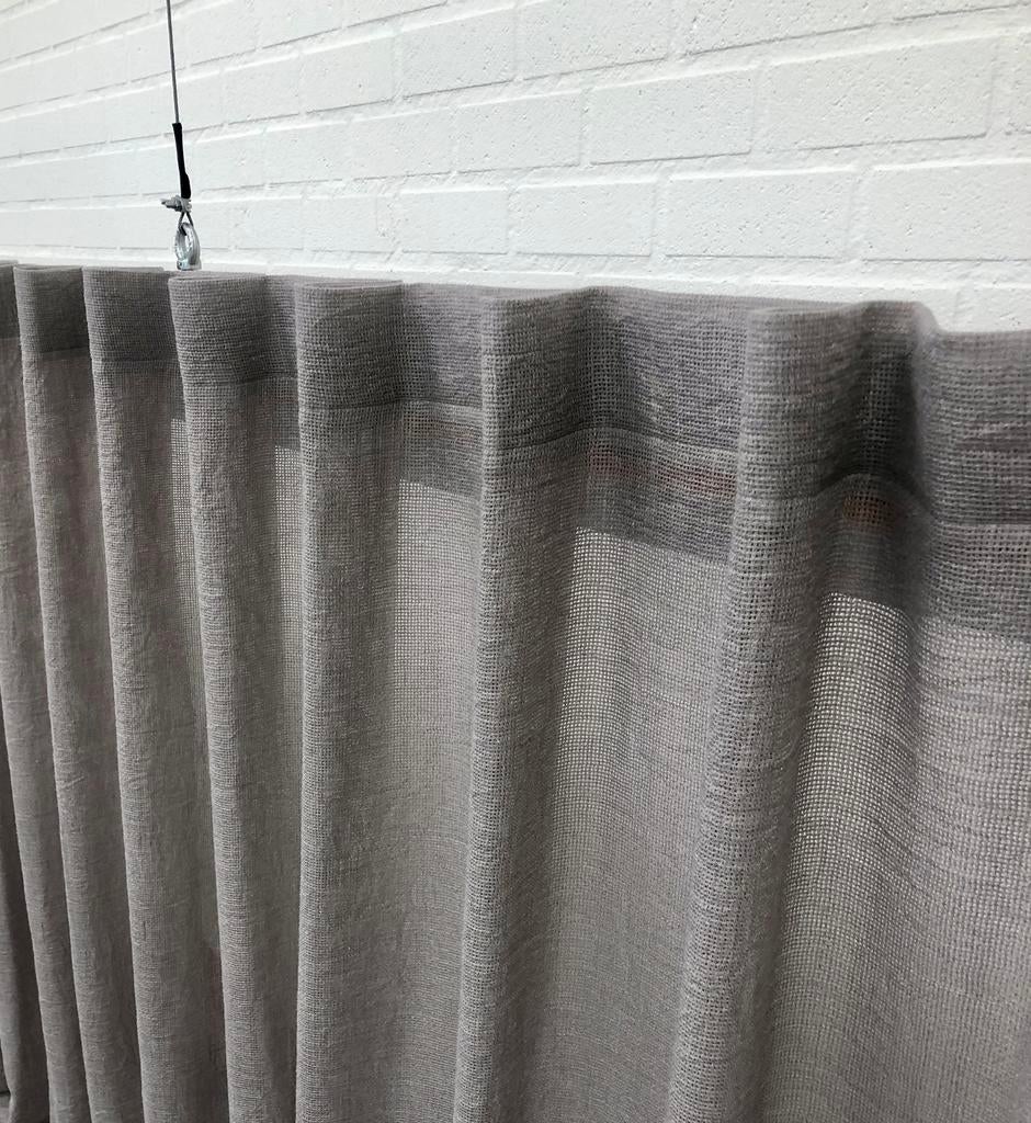 Nieuwe vitrage in een grijze kleur, Nieuw, 200 cm of meer, Verzenden, 200 cm of meer