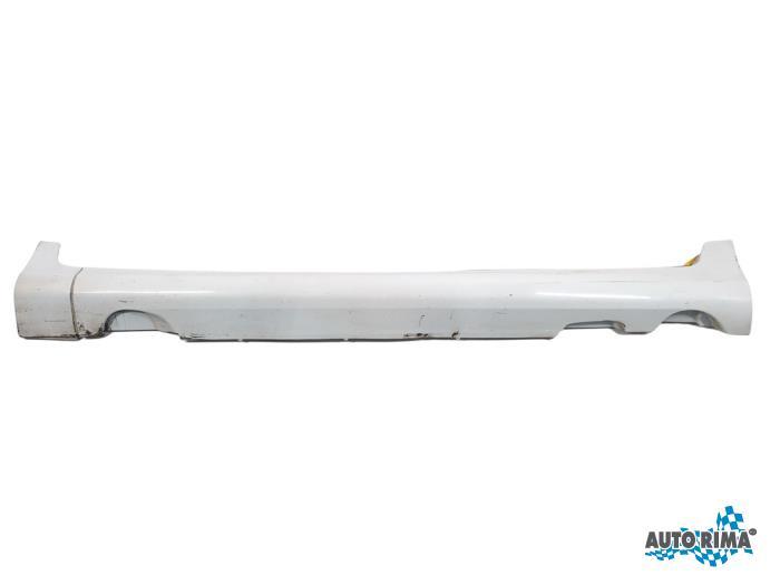 Dorpel links van een Volvo XC60 (614)