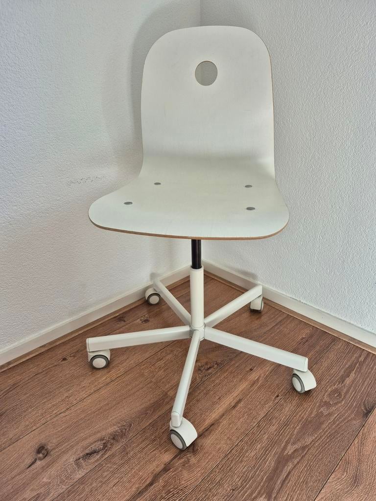 Ikea bureaustoel, 2 stuks, in hoogte verstelbaar, Ophalen, Zo goed als nieuw, Wit, Bureaustoel