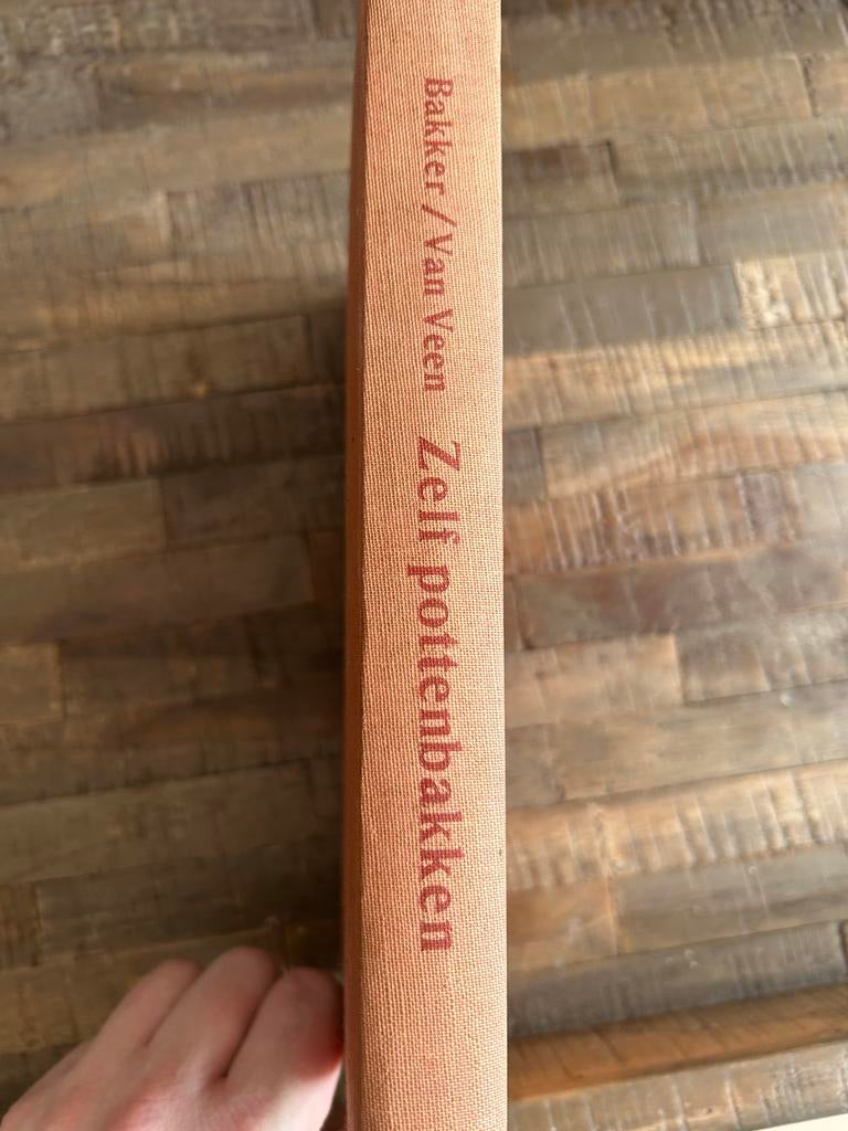 Zelf pottenbakken - H. Bakker en H. van Veen, Ophalen of Verzenden, Gelezen, Kleien en Boetseren