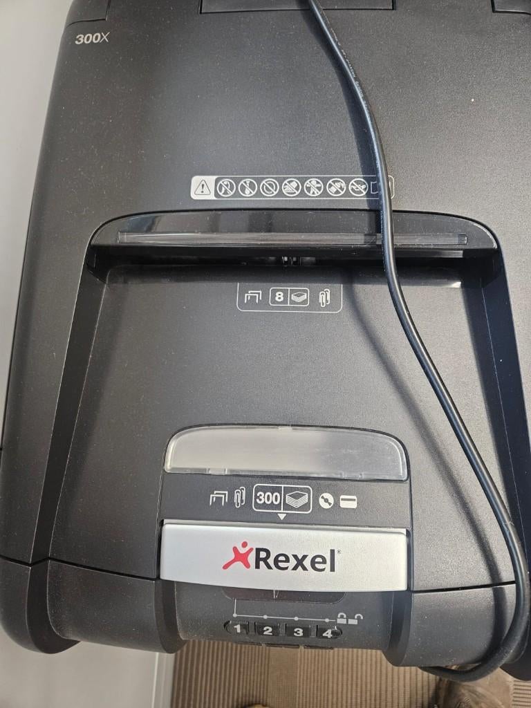 X Rexel 300 Shredder, Diversen, Ophalen, Zo goed als nieuw