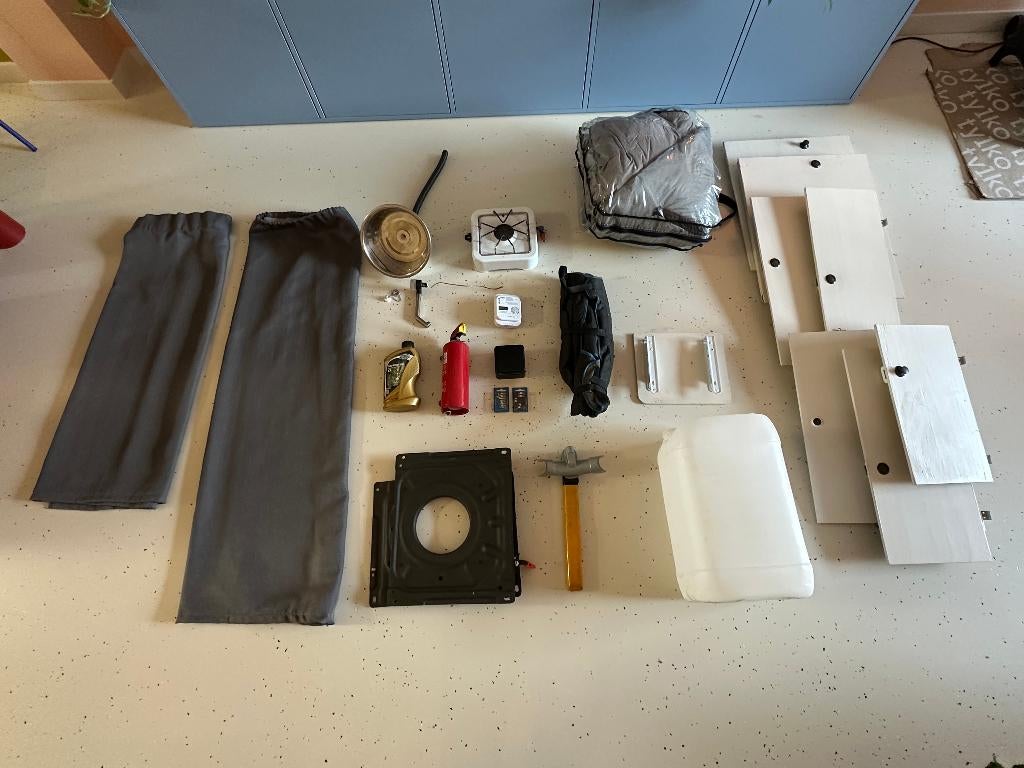 Startpakket camper/kampeerbus o.a. draaiplateau, gaspit, Ophalen, Gebruikt