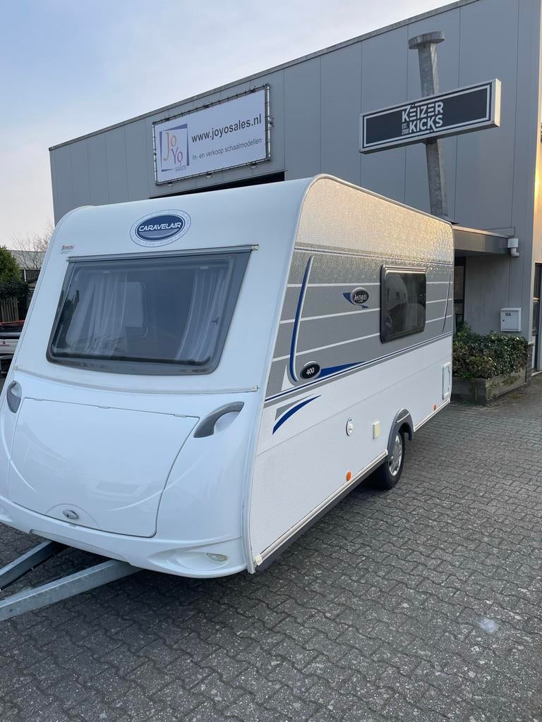 Caravelair Antares de Luxe 400 met mooie Dorema voortent, Ophalen, Voor, Bumper