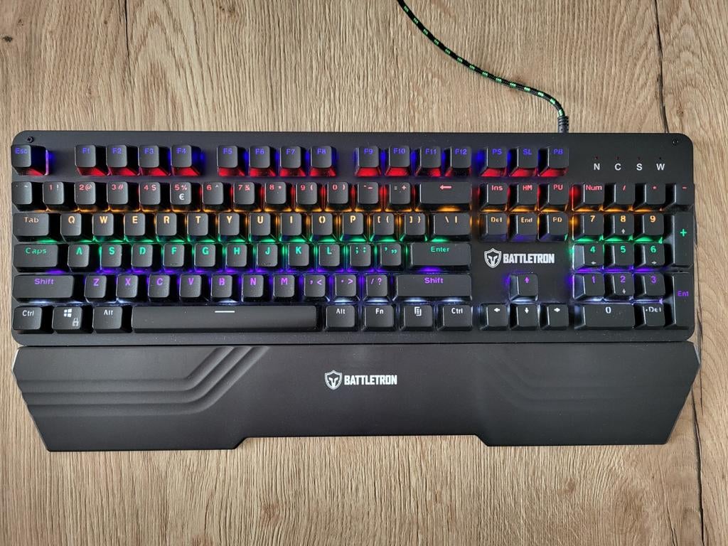 Battletron toetsenbord met RGB verlichting, Computers en Software, Toetsenborden, Ophalen, Battletron, Gaming toetsenbord, Zo goed als nieuw